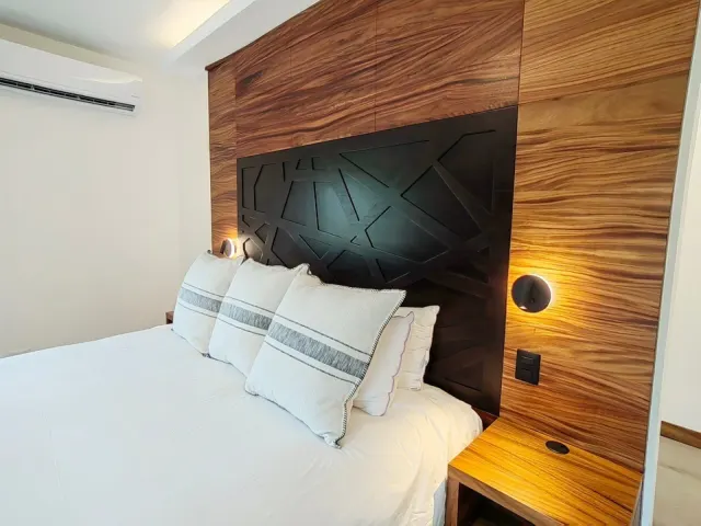 Casa de Playa de Lujo en Venta en Reserva Conchal, Guanacaste – 4 Habitaciones, Piscina, Jacuzzi y Vista al Campo de Golf