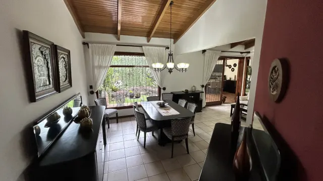 Casa en Venta en Rohrmoser, Pavas – Amplios Espacios y Terraza Privada