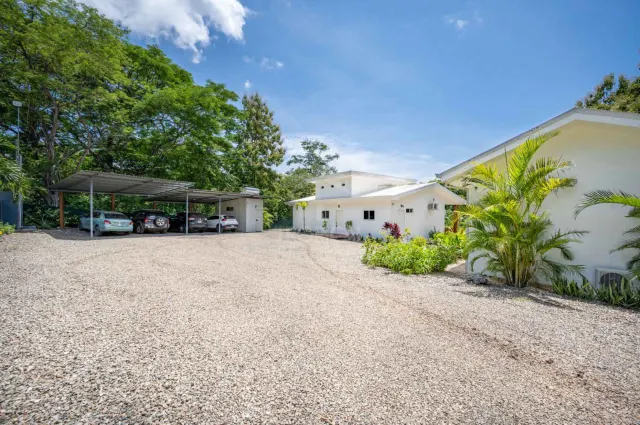 Villas Oasis – Propiedad Multifamiliar con Potencial de Inversión Cerca de Tamarindo