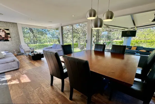 Encantadora residencia de dos pisos en Los Reyes La Guacima