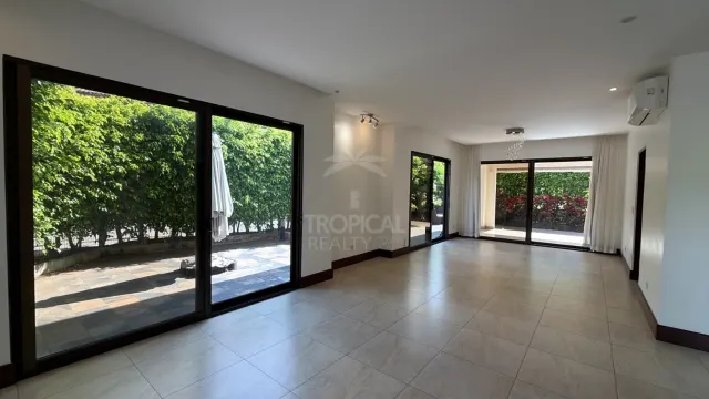 Casa en venta alquiler condominio Lomas del Valle, Santa Ana