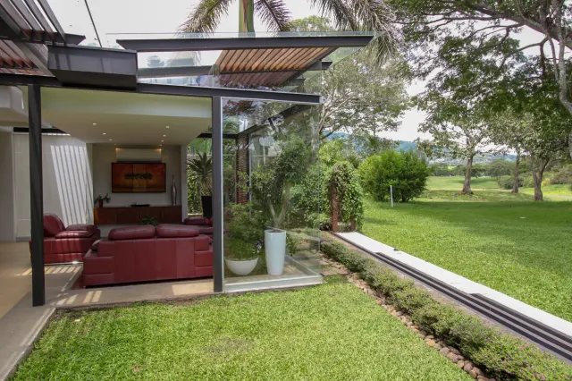 Refugio Moderno en Campo de Golf: Espectacular Casa en Valle del Sol, Santa Ana