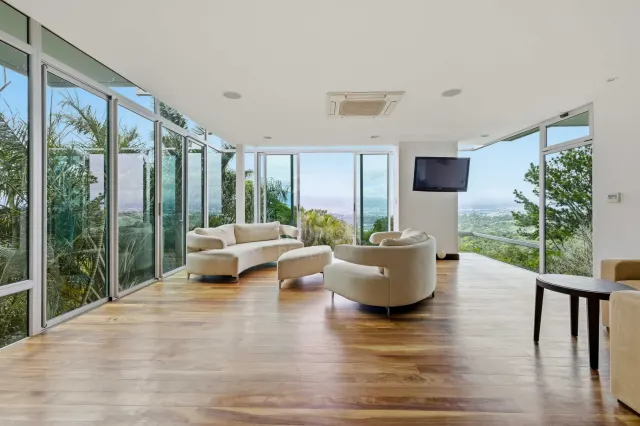 Residencia Contemporánea de Lujo en Venta en Piedades de Santa Ana con Vistas Espectaculares al Valle