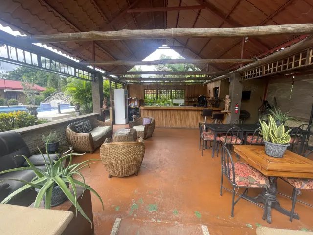 Exclusiva Propiedad con Potencial de Inversión en el Corazón de Jaco Beach