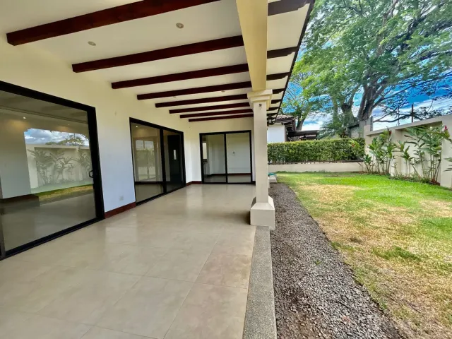 Encantadora Casa en Condominio en Lindora, Santa Ana