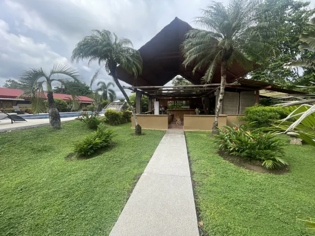 Exclusiva Propiedad con Potencial de Inversión en el Corazón de Jaco Beach