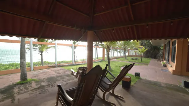 Casa frente a playa en venta con cabaña