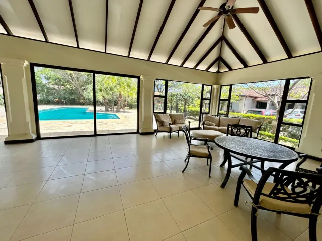 Encantadora Casa en Condominio en Lindora, Santa Ana