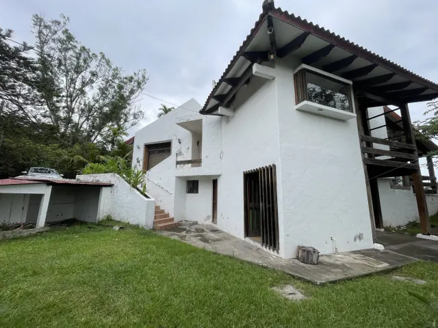 Guachipelin Escazú Fixer Upper con Vistas a la Montaña y Jardines