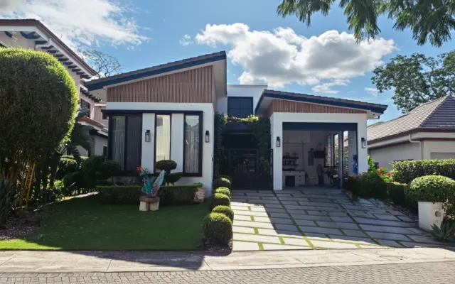 Casa de una planta en Condominio Oro Sol, Río Oro – Santa Ana