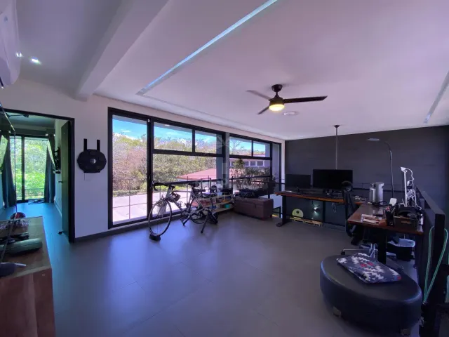 Moderna Casa con Piscina Privada en Hacienda Los Reyes