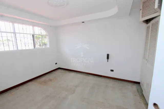 Casa de Uso Mixto en Venta en Sabana Sur – Amplios Espacios y Excelente Potencial Comercial