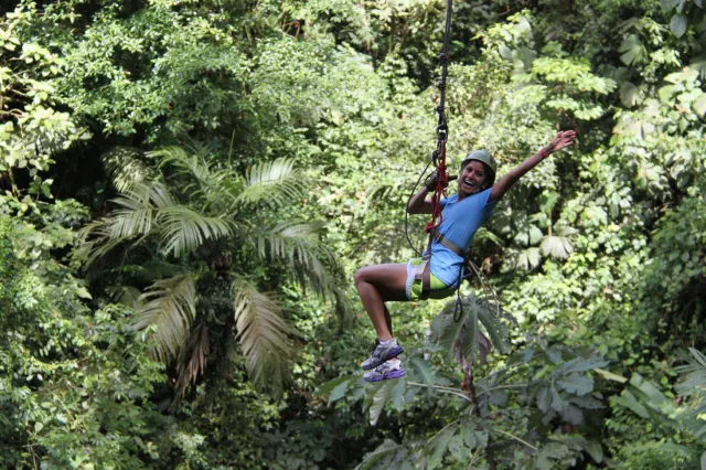 Propiedad de 26 hectareas con canopy tour, caballos, dos casas y plataformas planas listas para construir casas