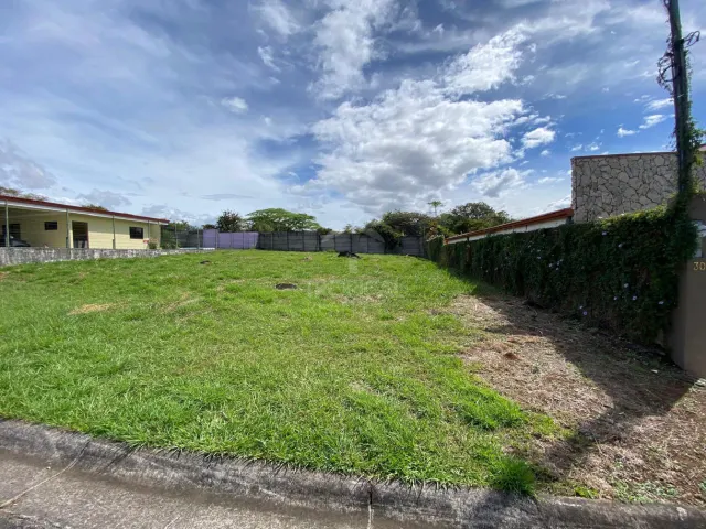 Lote en Condominio Privado en La Garita: Listo para Construir