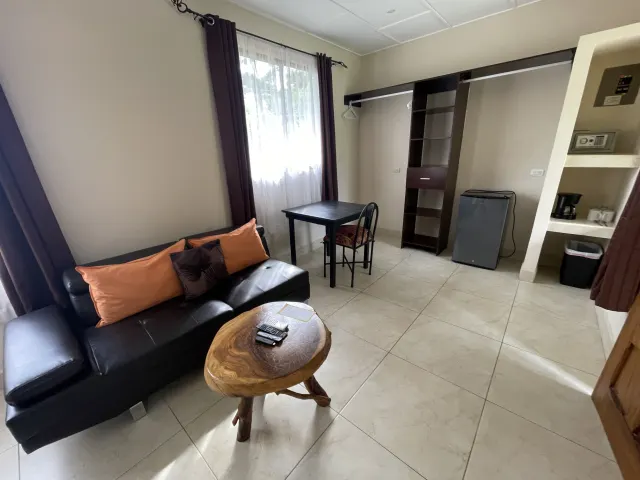 Exclusiva Propiedad con Potencial de Inversión en el Corazón de Jaco Beach