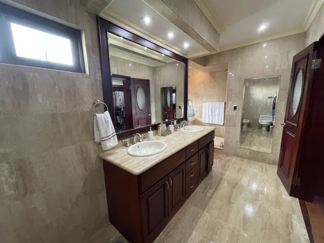 Elegante apartamento en venta Escazu Trejos Montealegre