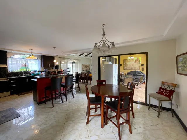 Preciosa casa en condominio Santo Domingo.