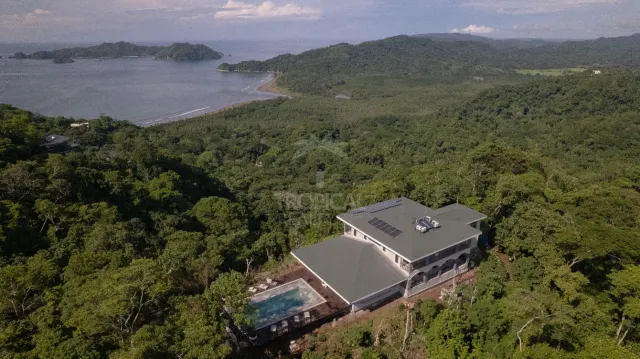 Casa de Lujo con Piscina Infinita y Vistas 360° en la