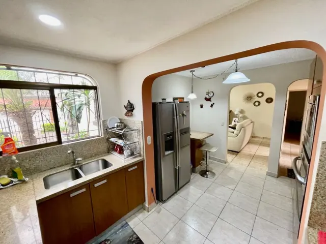 Rohrmoser Roma, Pavas casa en venta con apartamentos