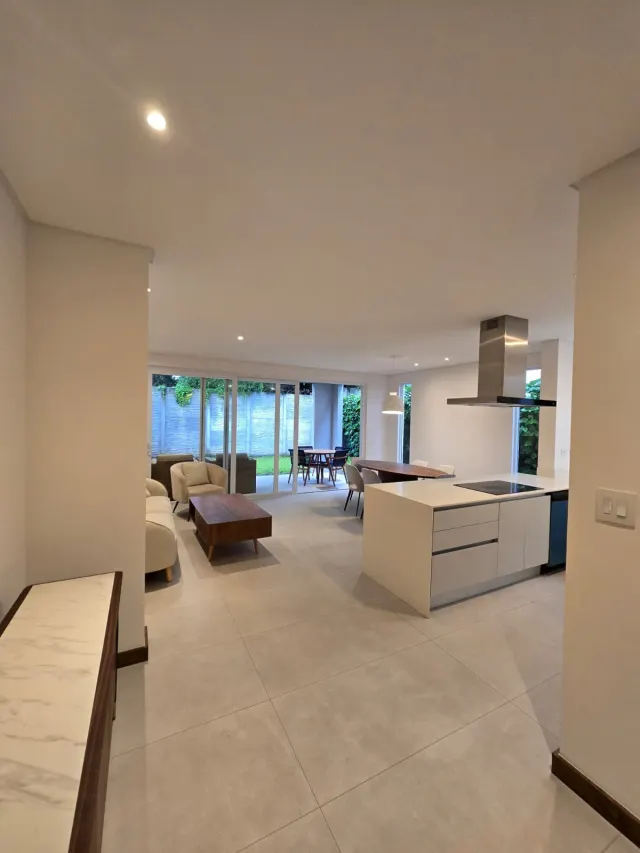 Casa en Alquiler en Elements Lindora – Moderna, Amueblada y Espaciosa
