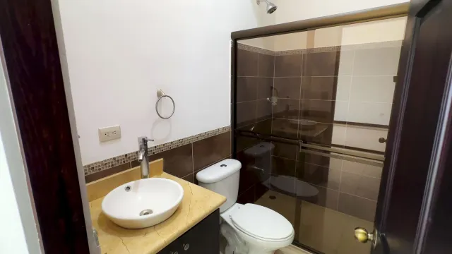 Condominio Moderno de 2 Dormitorios en Monte Blanco, Heredia