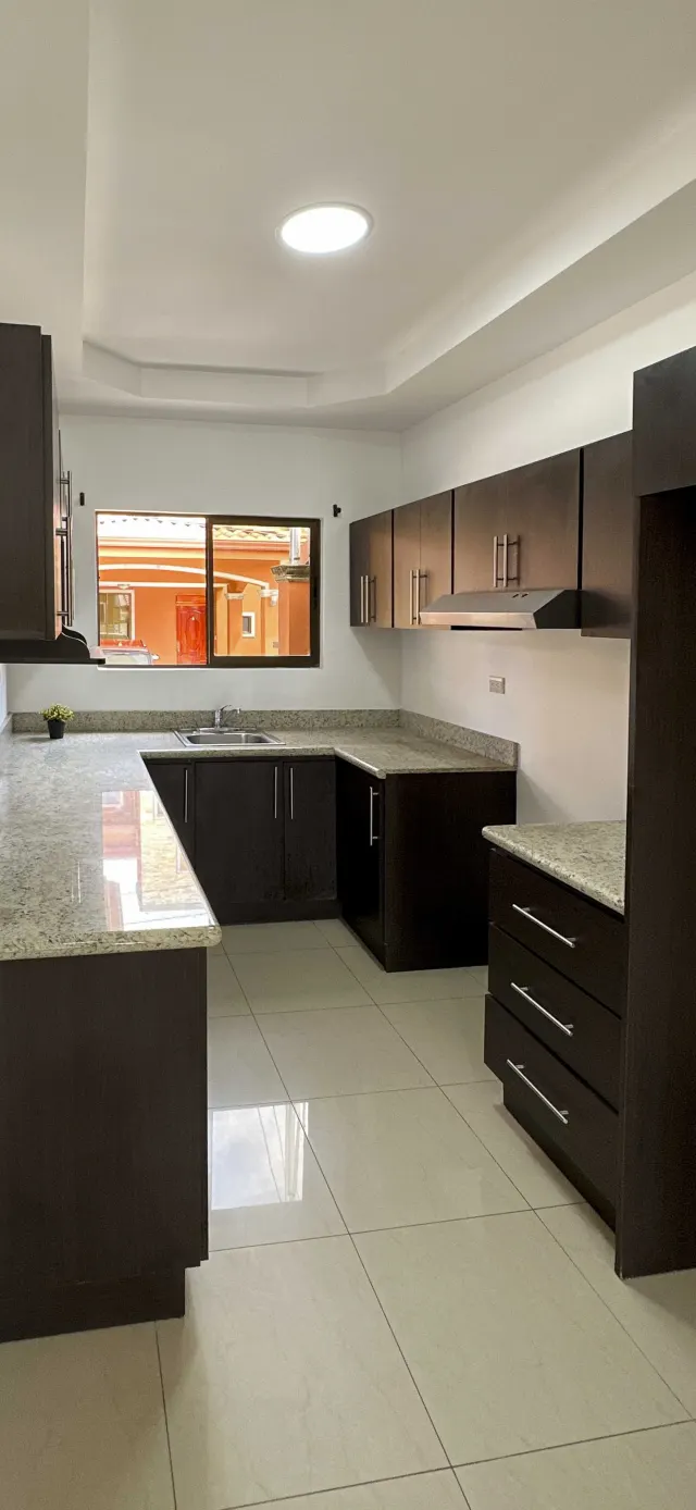 Condominio Moderno de 2 Dormitorios en Monte Blanco, Heredia