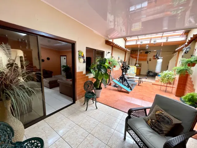 Rohrmoser Roma, Pavas casa en venta con apartamentos
