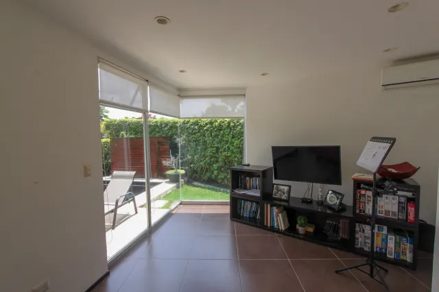 Refugio Moderno en Campo de Golf: Espectacular Casa en Valle del Sol, Santa Ana