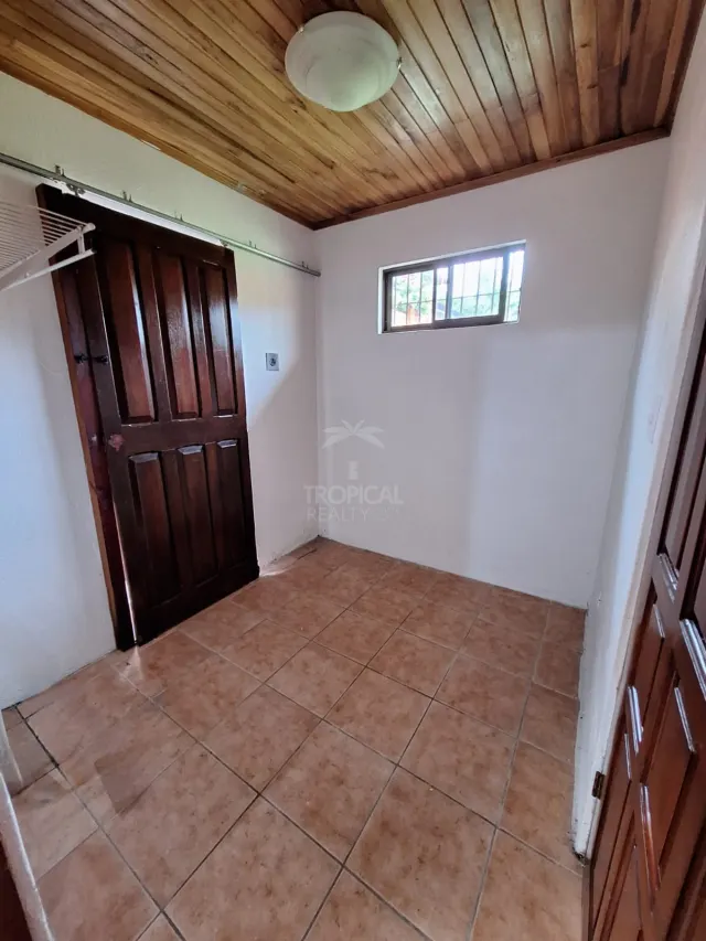 Amplia Casa en Alquiler con Uso Residencial o Profesional en San Rafael de Santa Ana