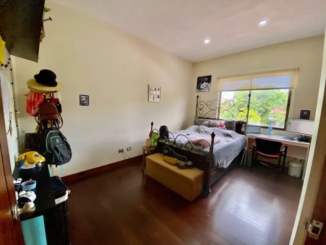 Escazu, casa moderna en venta independiente