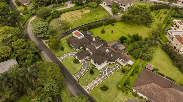 Lujosa casa colonial en venta en la exclusiva comunidad Monteran, Curridabat