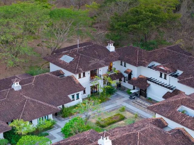 Residencia de Lujo en Hacienda Pinilla con Arquitectura Colonial Española y Estilo de Vida Resort