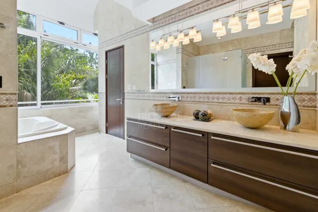 Residencia Contemporánea de Lujo en Venta en Piedades de Santa Ana con Vistas Espectaculares al Valle