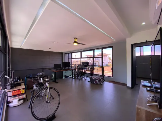 Moderna Casa con Piscina Privada en Hacienda Los Reyes