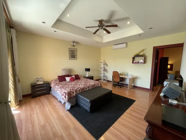 Bosques de Doña Rosa, casas