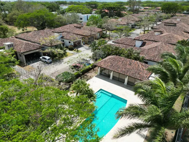 Encantadora Casa en Condominio en Lindora, Santa Ana