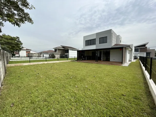Hermosa casa moderna en Condominio, La Guácima, Alajuela