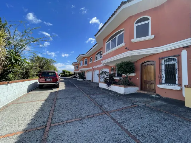 Panoramic Elegance in Guachipelín: Stunning Townhouse with Views and Community Amenities