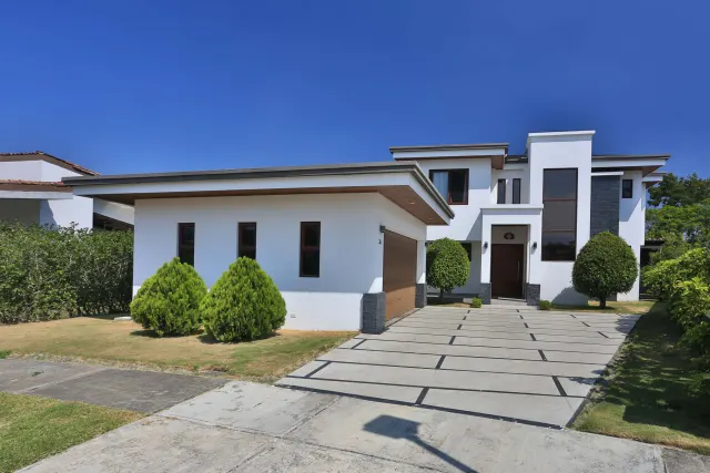 Hermosa casa en venta en Hacienda Los Reyes