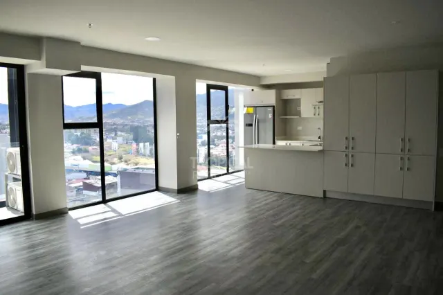 Apartamento en Venta en Cosmopolitan Tower, Rohrmoser