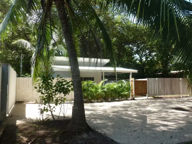 En Venta: Propiedad de Inversión Llave en Mano con 6 Lodges en Surfside Potrero