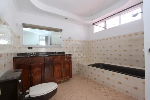 Casa de Uso Mixto en Venta en Sabana Sur – Amplios Espacios y Excelente Potencial Comercial