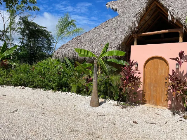 Terreno de uso mixto con vista al mar en Mal País, Costa Rica, con 75% de construcción permitida, $629,000