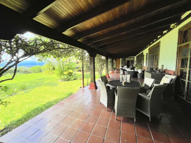Santa Ana Piedades casa de una planta con 10.763m2