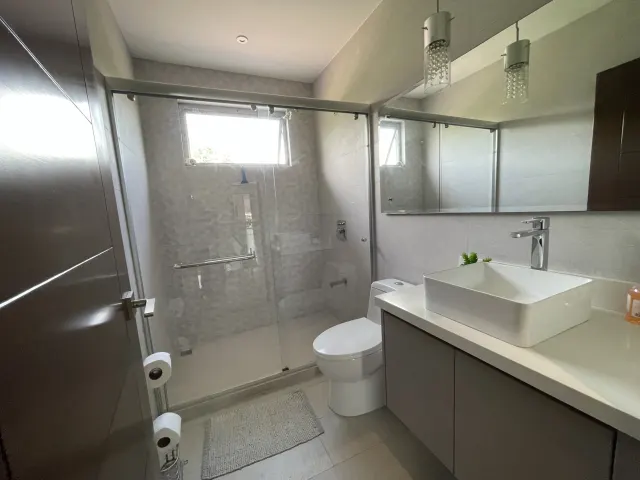Hermosa Casa en Venta en Condominio - Hacienda Los Reyes