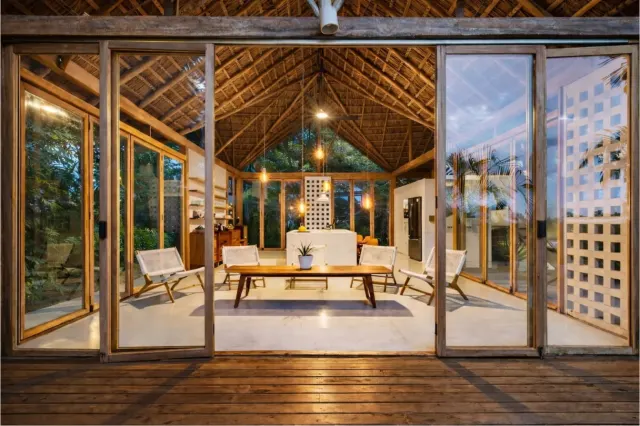 Villa de Lujo con Vista al Océano en Santa Teresa – Privacidad, Naturaleza y Potencial de Inversión