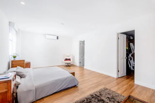 Apartamento de Lujo en Venta en Rohrmoser – Balcón Envolvente y Vista al Parque
