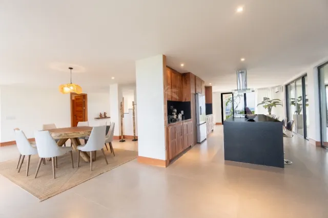 Casa de Lujo con Piscina Infinita y Vistas 360° en la