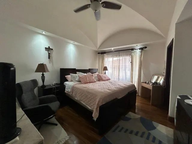 Residencia de Lujo en Guachipelín: Espacio, Elegancia y Exclusividad
