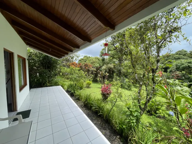 Propiedad de 26 hectareas con canopy tour, caballos, dos casas y plataformas planas listas para construir casas